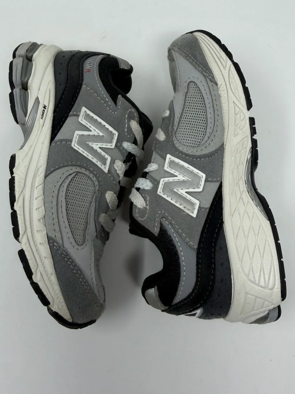 New Balance 2002r Kids' Gray Athletic Sneakers Sz.11